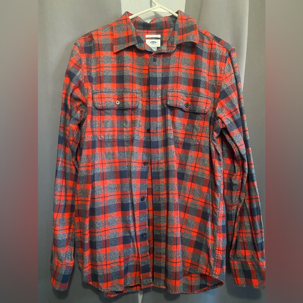 Old Navy Red and Black Flannel Plaid Casual Button Down Muscle Fit Shirt size M